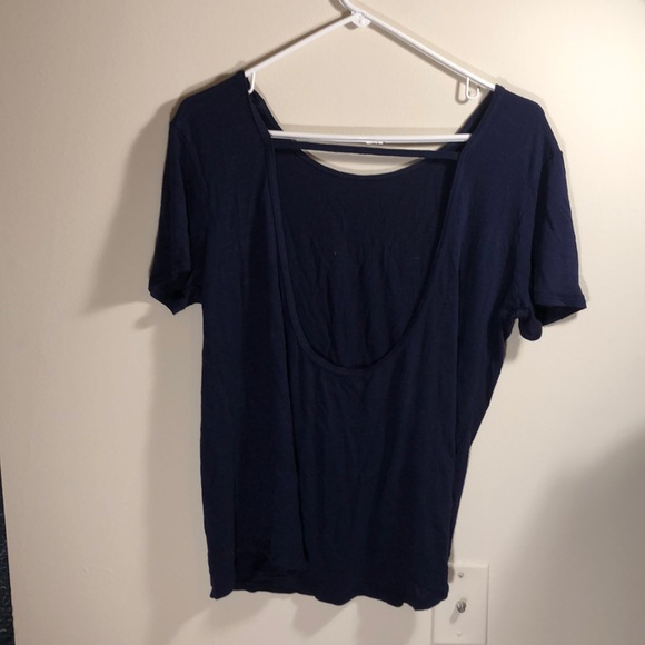 WHISPER Navy spandex gym shirt w/ open back - Picture 2 of 2